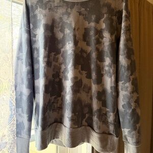 Long sleeve Mondetta athletic top